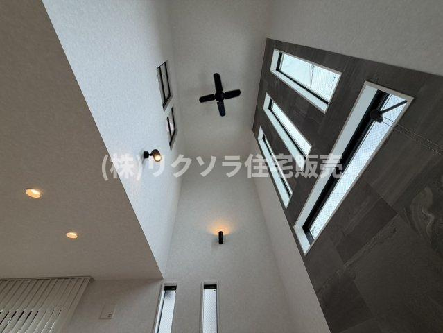 河北西町　中古一戸建ての内装|リビング吹き抜け
■物件内覧・資金計画相談・住宅ローン相談、リフォーム相談、お問合せ受付中■
※当日・翌日のご内覧、ご相談はお電話でのお問合せがスムーズです！