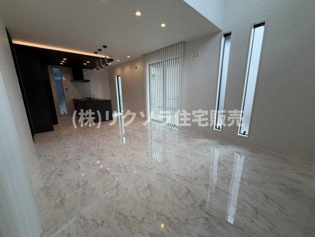 河北西町　中古一戸建ての居間・リビング|LDK 19.0帖
■物件内覧・資金計画相談・住宅ローン相談、リフォーム相談、お問合せ受付中■
※当日・翌日のご内覧、ご相談はお電話でのお問合せがスムーズです！