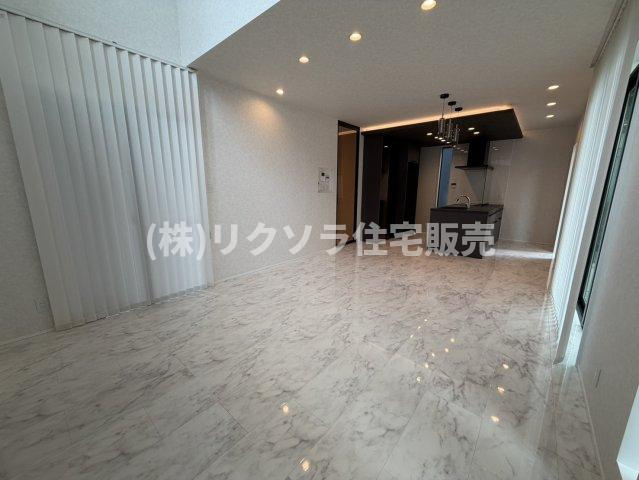 河北西町　中古一戸建ての居間・リビング|LDK 19.0帖
■物件内覧・資金計画相談・住宅ローン相談、リフォーム相談、お問合せ受付中■
※当日・翌日のご内覧、ご相談はお電話でのお問合せがスムーズです！