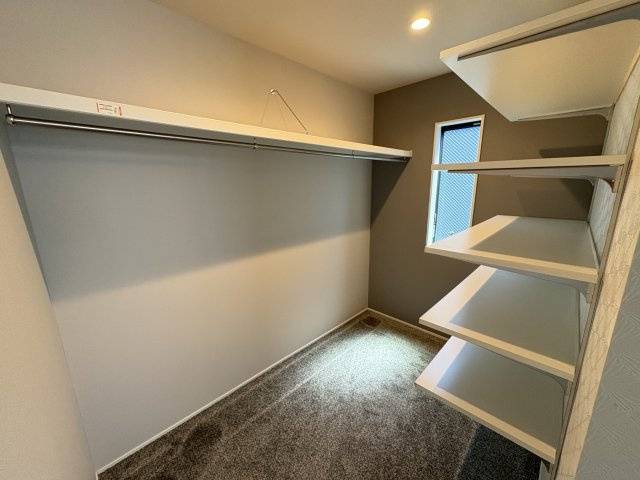 河北西町　中古一戸建ての収納|２階ウォークインクローゼット
■物件内覧・資金計画相談・住宅ローン相談、リフォーム相談、お問合せ受付中■
※当日・翌日のご内覧、ご相談はお電話でのお問合せがスムーズです！