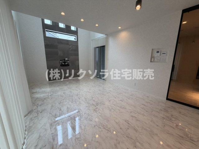 河北西町　中古一戸建ての居間・リビング|LDK 19.0帖
■物件内覧・資金計画相談・住宅ローン相談、リフォーム相談、お問合せ受付中■
※当日・翌日のご内覧、ご相談はお電話でのお問合せがスムーズです！