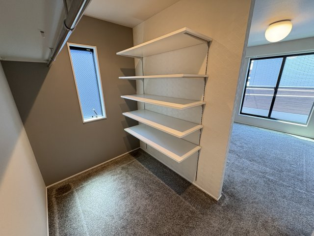 河北西町　中古一戸建ての収納|２階洋室　ウォークインクローゼット
■物件内覧・資金計画相談・住宅ローン相談、リフォーム相談、お問合せ受付中■
※当日・翌日のご内覧、ご相談はお電話でのお問合せがスムーズです！
