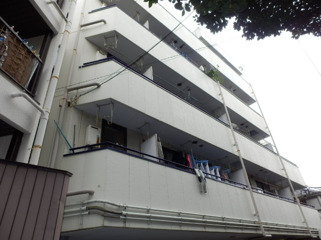 【外観】 | ぐるめらんビル | ５階建ての重厚な外観。