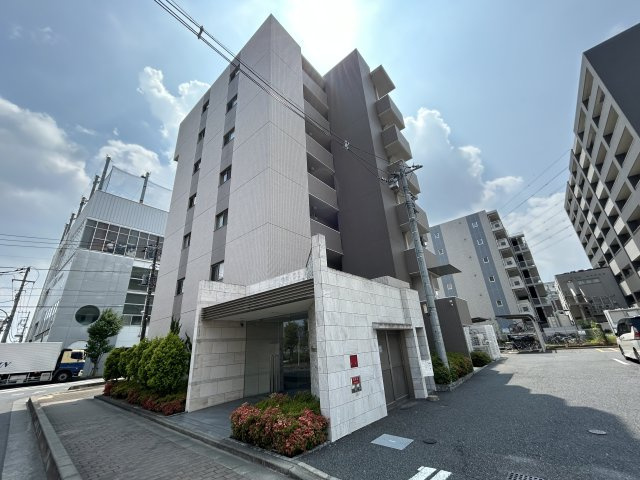 Winsome court