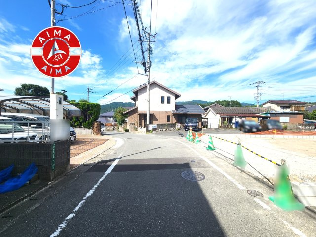 糟屋郡篠栗町中央5丁目第4-1棟（1号棟）の外観|前面道路含む現地の写真です。