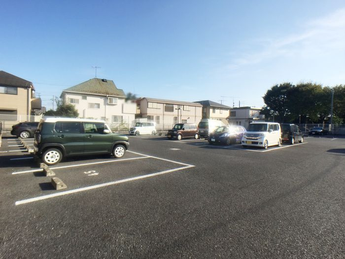 セジュール・ハッセブの駐車場