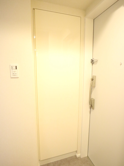 プラウドフラット門前仲町Ⅴの玄関