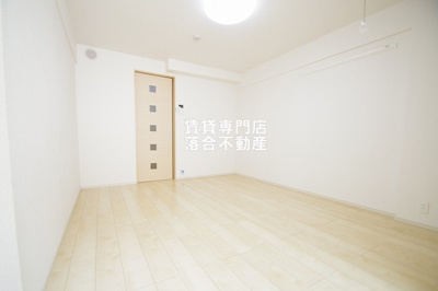 【寝室】 | 一刻館 南 | 落ち着いた色調のお部屋
