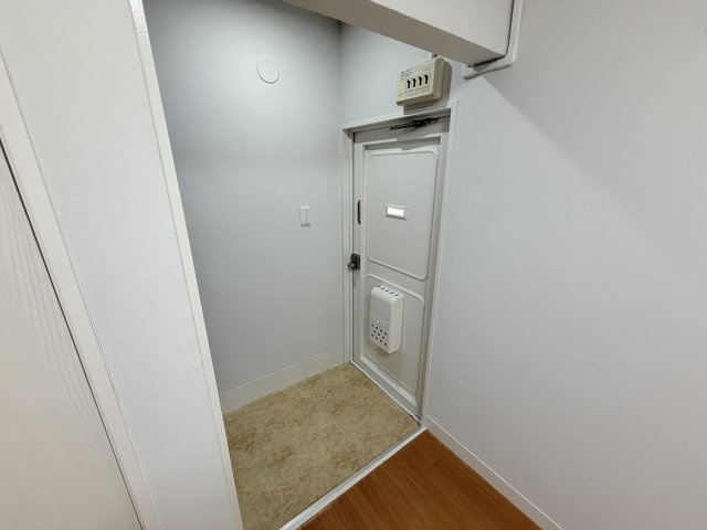 三富王子マンションの玄関