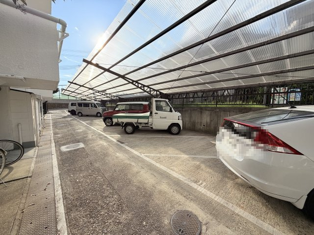 三富王子マンションの駐車場