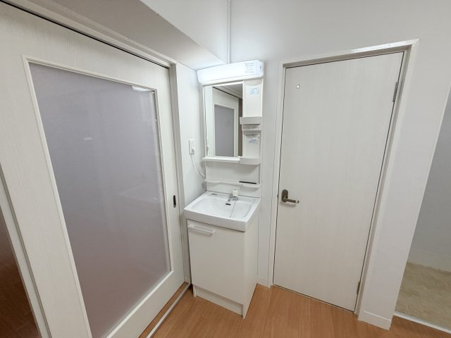 三富王子マンションの独立洗面台