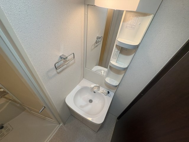 ルーエ江坂の独立洗面台