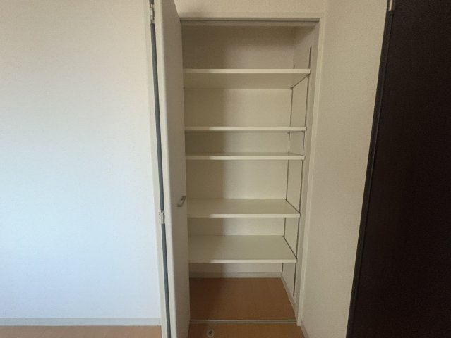 ルーエ江坂の収納
