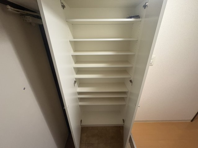 ルーエ江坂の収納