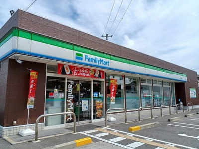 【周辺】 | イジュ　ヴィア | ファミリーマート様まで550m