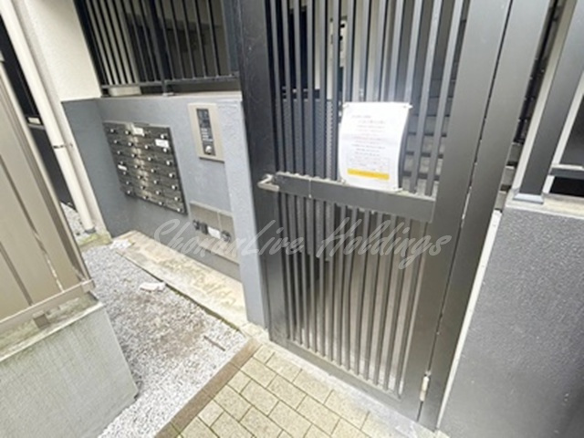 レガーロ石川町のエントランス
