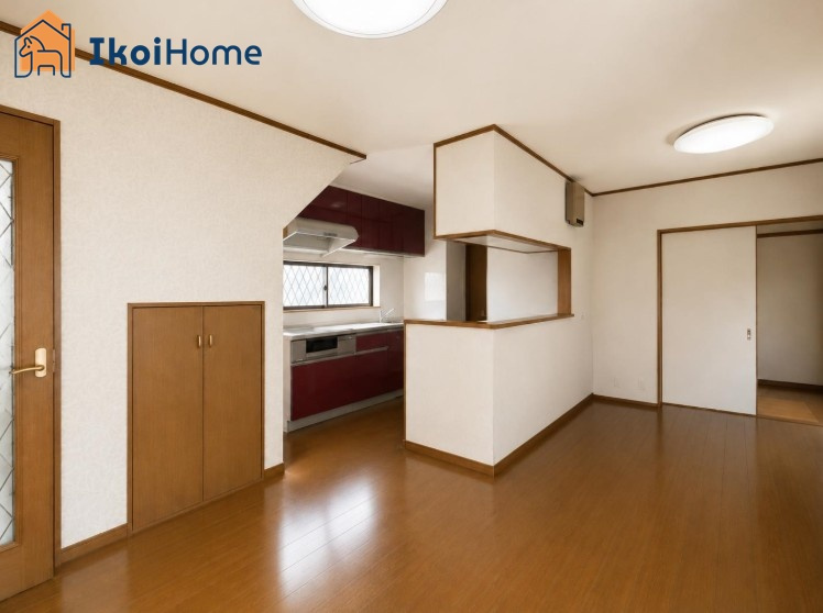 神戸市西区今津　中古戸建の居間・リビング|●年中無休：・当日予約可●1階のLDK13帖です。リビングに収納があり便利にお使いいただけます