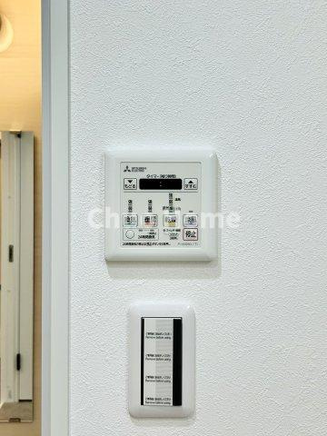 グリーンパーク第2南綾瀬の冷暖房・空調設備|【浴室乾燥機】暖房・冷風・換気・乾燥が可能です。毎日を快適に過ごせるうれしい機能が揃っています。雨の日の洗濯物も安心です。