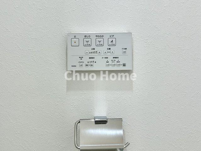 グリーンパーク第2南綾瀬の内装|【ウォシュレット】清潔に使いたいお手洗いには最適な設備です。もちろんウォームレットも標準装備です。