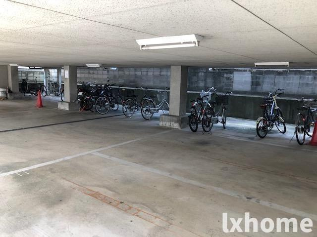 ホワイティ18の駐車場|駐車場があるので、車を買う予定の方も安心です