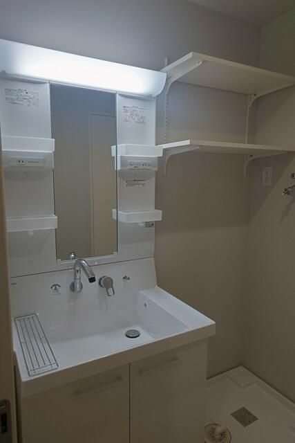 氷川台２丁目住宅の独立洗面台