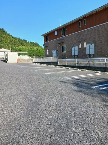 ガーデンヒルズＡの駐車場