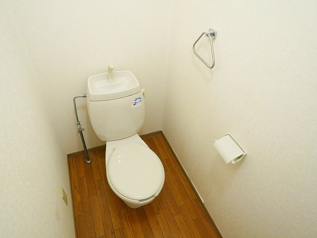 サンビレッジ学園前東坂　G棟のトイレ|落ち着いた色調のトイレです