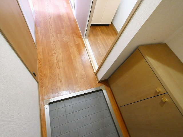 サンビレッジ学園前東坂　G棟の玄関|落ち着いた玄関です