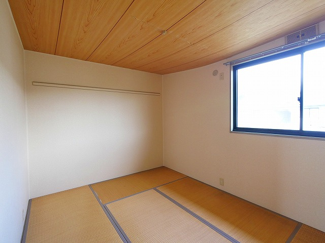 サンビレッジ学園前東坂　G棟の和室|和室があると落ち着いた雰囲気になりますね