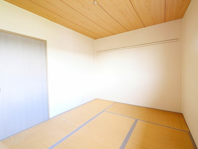 サンビレッジ学園前東坂　G棟の和室|和室があると落ち着いた雰囲気になりますね
