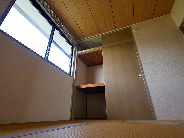 サンビレッジ学園前東坂　G棟の収納|たっぷりとした収納スペースです