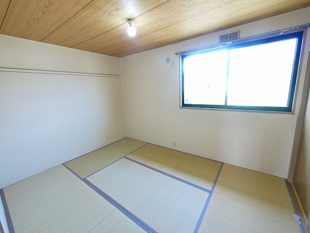 サンビレッジ学園前東坂　G棟の和室