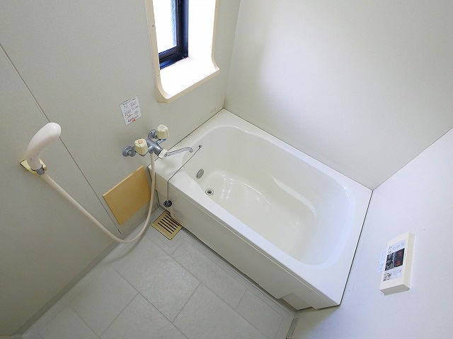 サンビレッジ学園前東坂　G棟の浴室|日々の疲れを癒すお風呂付です