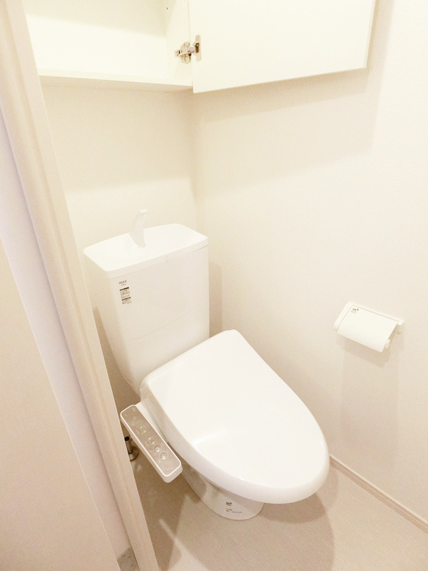 鎌倉市岡本２丁目の賃貸マンションのトイレ|清潔感のあるトイレです