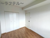 落ち着いて過ごせるお部屋なので、寝室にいかがでしょうか