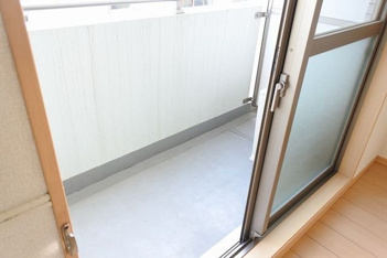 バルコニーからの眺めを楽しみながら食事をしませんか