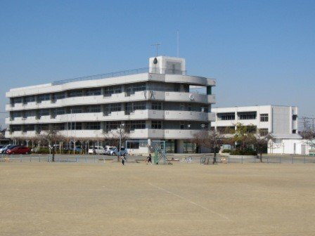 深谷西小学校まで1100m