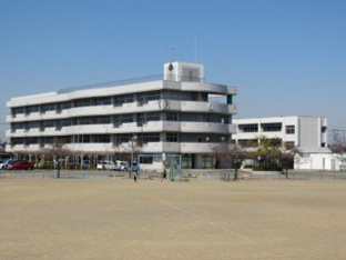 深谷西小学校まで1100m