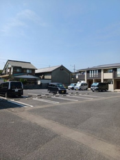 駐車場があるので、車を買う予定の方も安心です