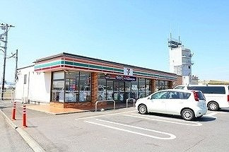 セブンイレブン七本木南店まで450m