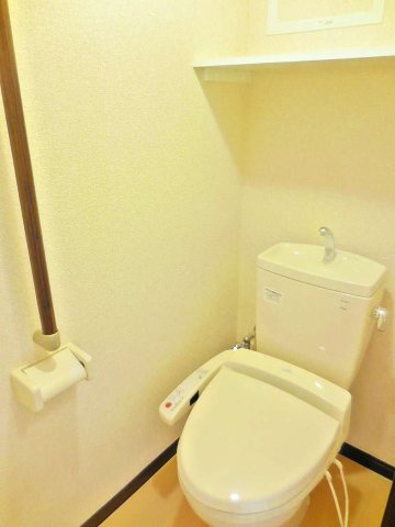 温水洗浄便座で1年中快適です。