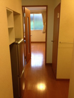 収納もある玄関です
