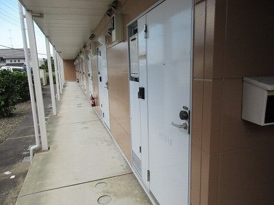 収納もある玄関です
