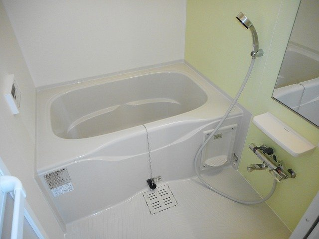コンパクトで使いやすいお風呂です