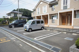 駐車場があるので、車を買う予定の方も安心です
