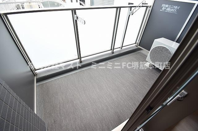 Quintet NAMBA（旧レジュールアッシュNAMBA）のバルコニー