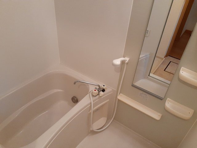 コンパクトで使いやすいお風呂です
