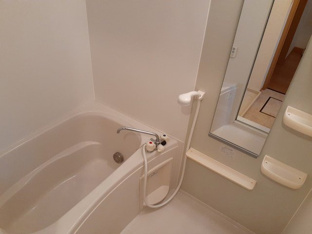 コンパクトで使いやすいお風呂です