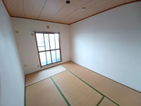 畳の上でゆっくりとくつろげる和室です