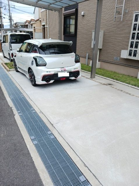 アヴニールの駐車場